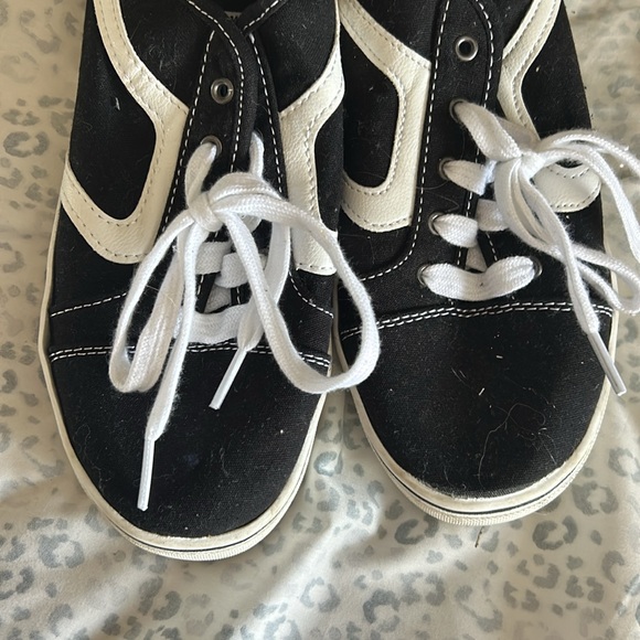 Wonder Nation Black & White Sneakers - 5 - Picture 5 of 5